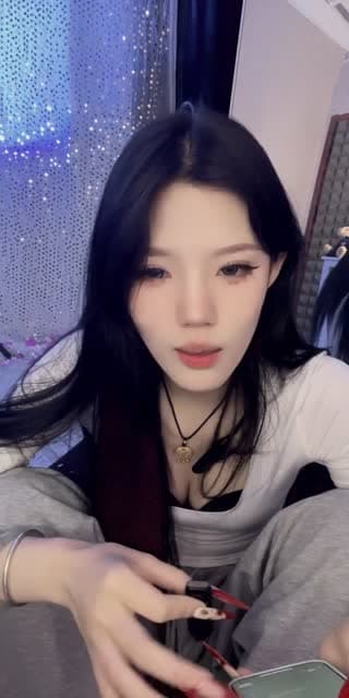 TikTok live: Dance never stops. by @nia83370