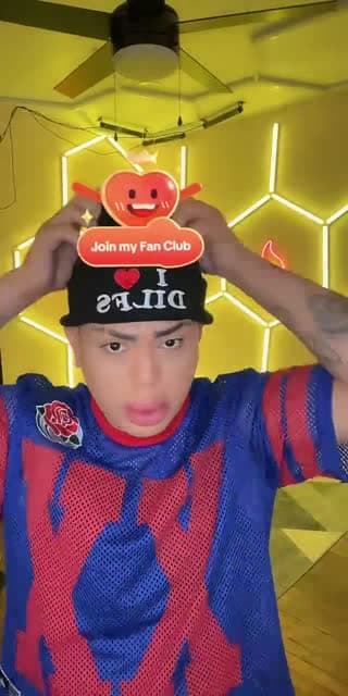TikTok live: Tea ☕️ time by @thelipsoftictok