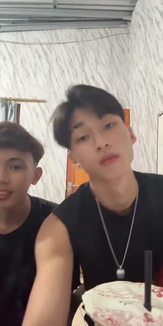 TikTok live: kasih paham Akil by @enhnathan