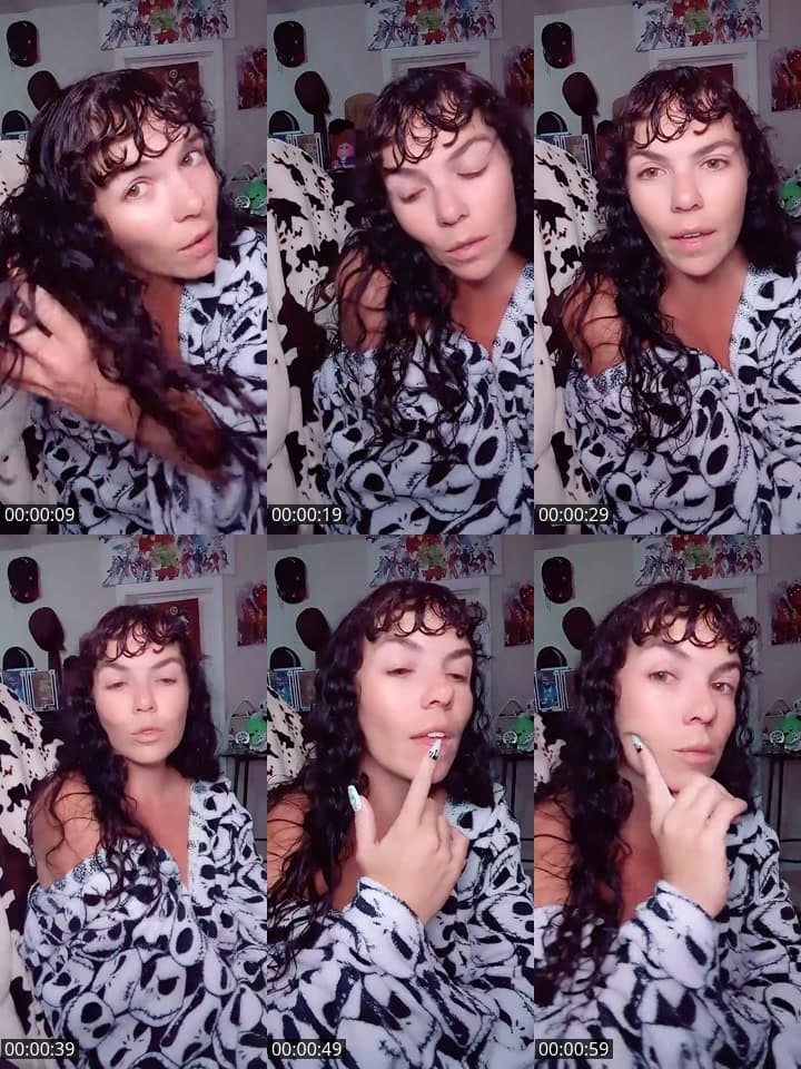 @the.foxy.roxy.88 TikTok live stream