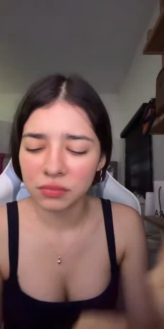 TikTok live: Hellouuuu by @danngzn