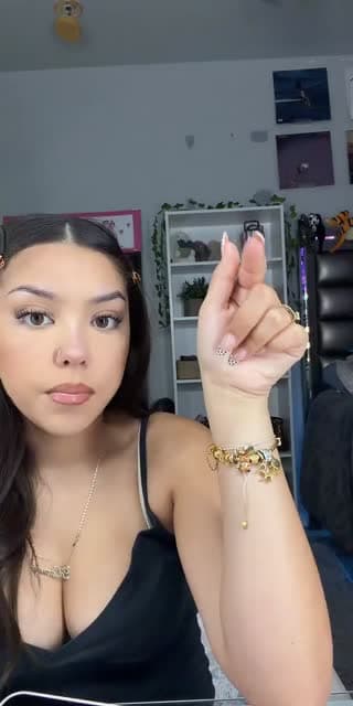 TikTok live: 💋 by @rroosseewe
