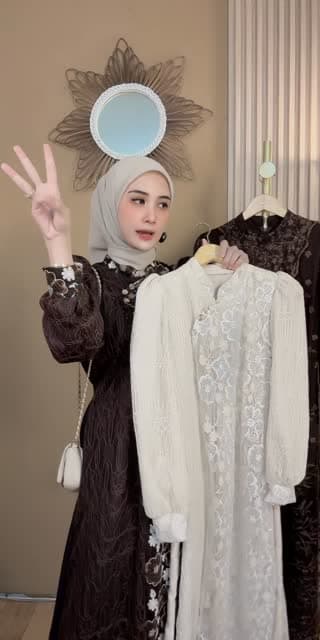 TikTok live: DRESS CANTIK DISKON UP TO 50%!! by @lizaaaa_01