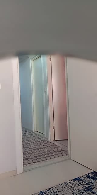 ادخل برجلك اليمين