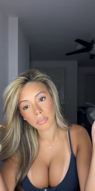 TikTok live: Ig: Victoria.riceee by @victoria.riceee