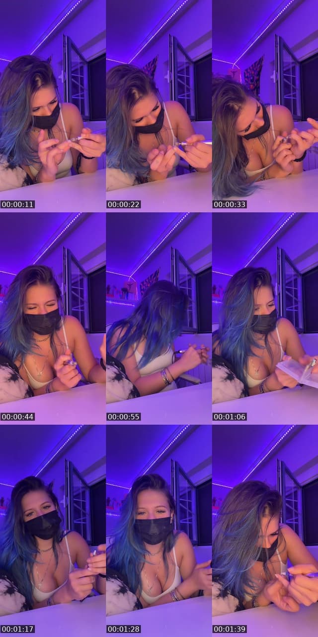 TikTok live: Just doing my nails 💅🏼🫶🏻 by @bluupixiedust
