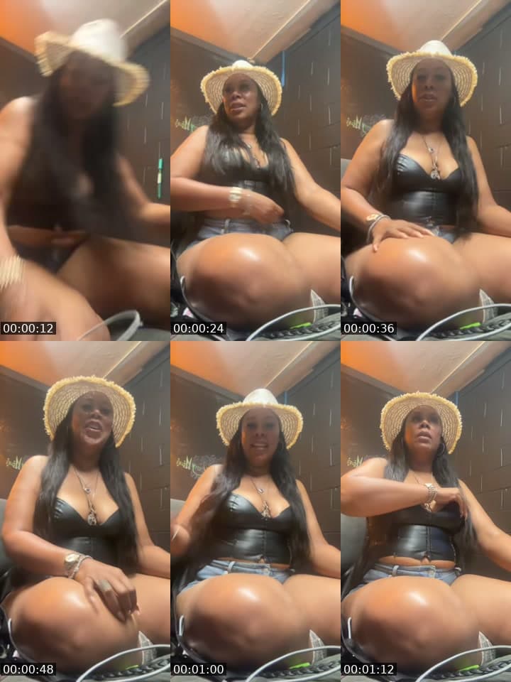 @strawberrymeng TikTok live stream