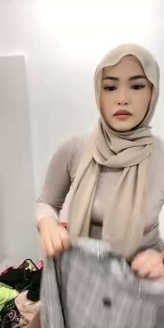 TikTok live: subang by @aqishzara