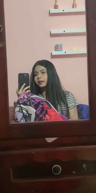 TikTok live: Holaa asmr!? by @vl_gg7