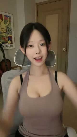 TikTok live: 신입이에여.방가방가 가족이되어죠. by @maerong19