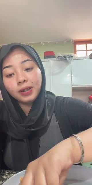 TikTok live: Ehem ehem by @babyayerputih_