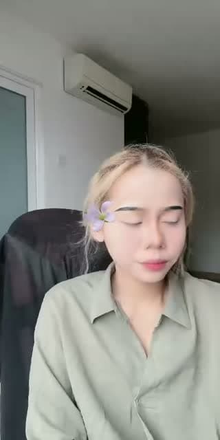 TikTok live: teman makeup by @secondayra