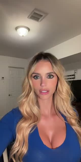 @anaisabelrosso TikTok live stream
