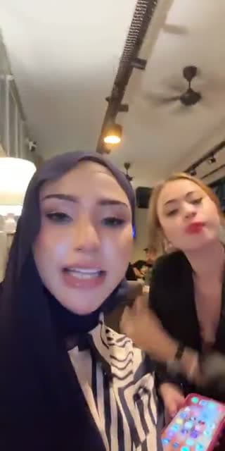 TikTok live: Hi you by @aazleynaa_