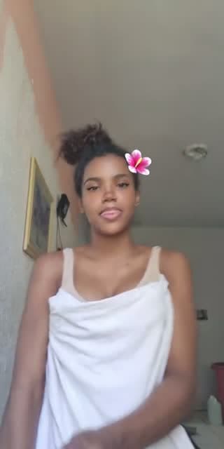 . - @eloooo__00