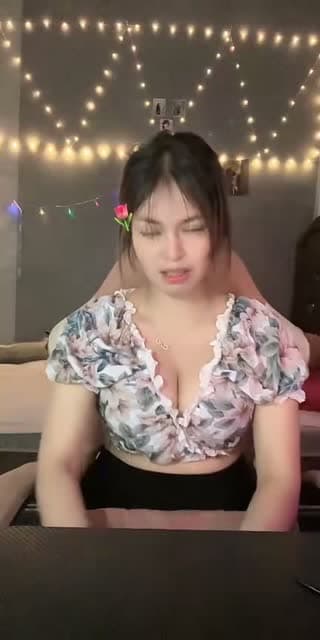 @yummydisinii TikTok live stream