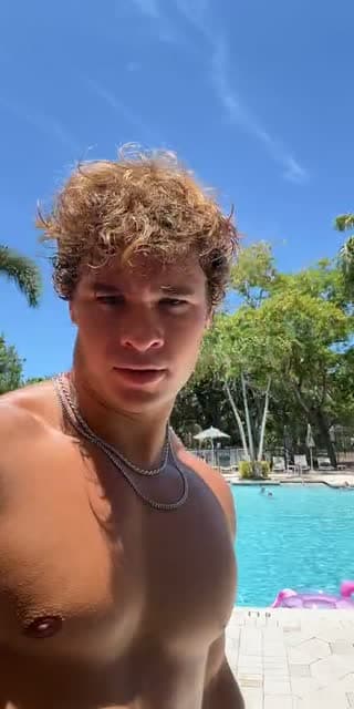 TikTok live: TGIF 🤩 by @lookliketrent
