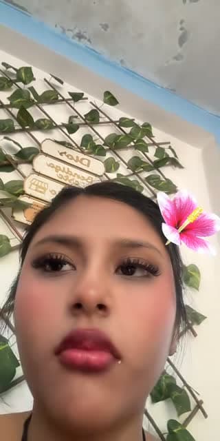@arianaaluceroo TikTok live