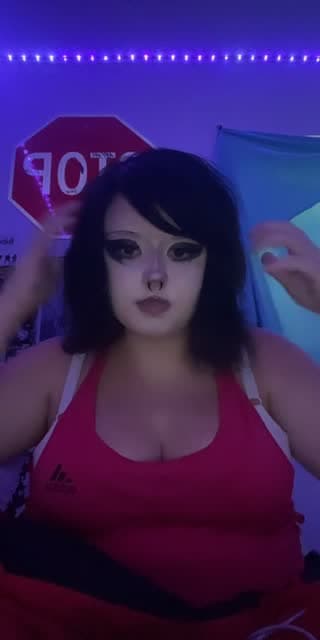 @cutiewhomeows TikTok live stream