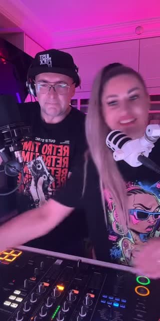 TikTok live: RAVE sobota pub Underground TG by @ladyscorpiomusic