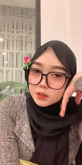 @vnniarmdhni TikTok live stream