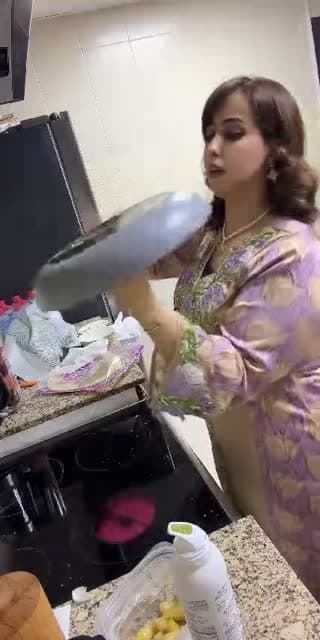TikTok live: بنسوي طبخه by @no.teeetee