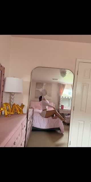 @thevalerieecisne TikTok live