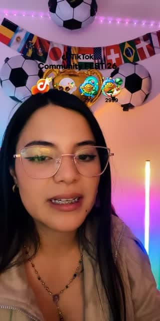 TikTok live: COMMUNITY FEST🇨🇴✨ by @valentina0202._