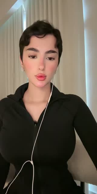 @qata.6 TikTok live stream