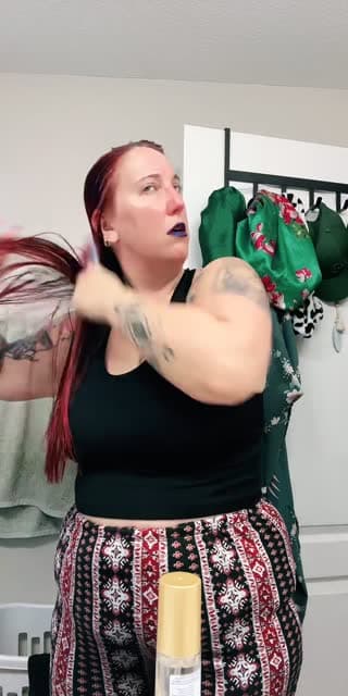 @joannabarr10 TikTok live stream