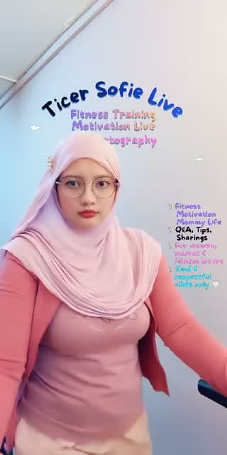 TikTok live: Fitness Live: Hello 😊💪 by @sf_artography