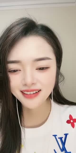 她直播间人气很高… - @xujinhuan1991
