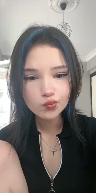 @eysll.z TikTok live stream