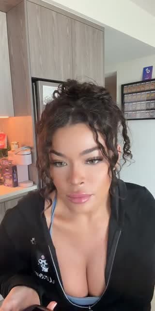 TikTok live: i missed you baby 😩💕 by @tillyktv