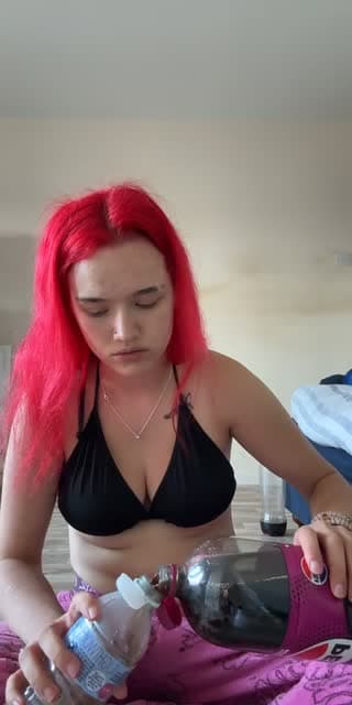 @tizzylizxx TikTok live stream