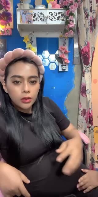 @bee21871 TikTok live stream