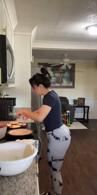 TikTok live: Pupusas de queso 🤭 by @jrmargarita
