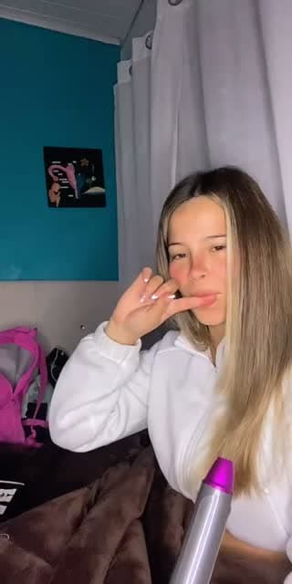 @annyzinhaa6 TikTok live stream