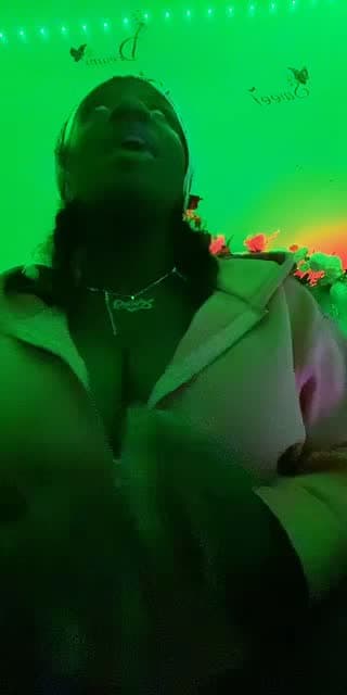 @mommy__yam TikTok live