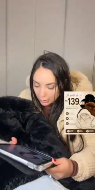 @carolinavianaaa TikTok live stream