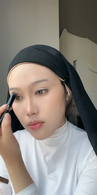 TikTok live: teman makeup by @qainone