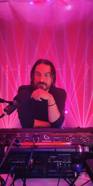 TikTok live: Streaming to find my person. by @00nerfme00