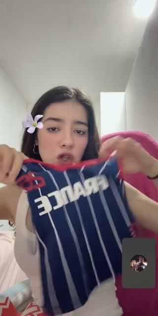TikTok live: Batallas y chisme👀🖤 by @khaleesi.sd
