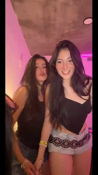 TikTok live: Holiiii by @adrianasabd