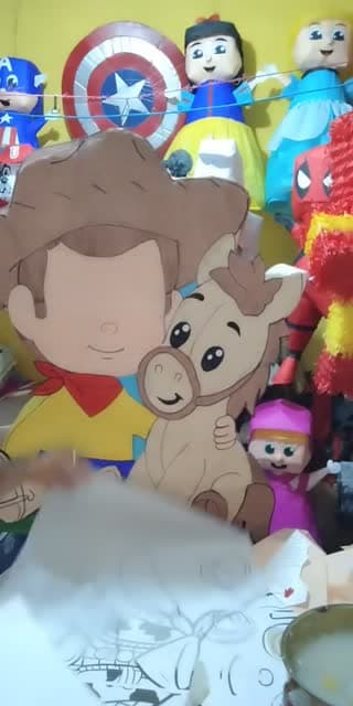 TikTok live: hagamos piñatas by @victorasy