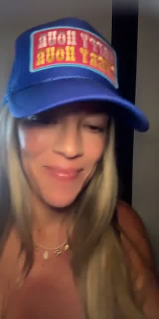 TikTok live: Hey!!!! by @hey.beautyy