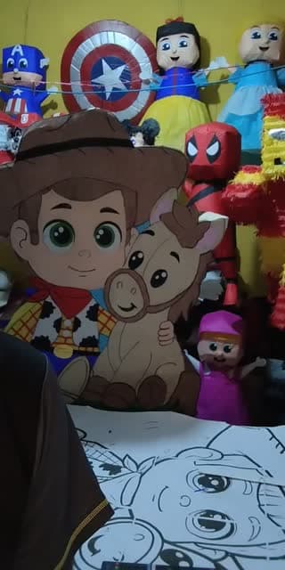 TikTok live: hagamos piñatas by @victorasy
