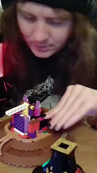 TikTok live: Build the Organising Cap - Lego by @squiishy2304