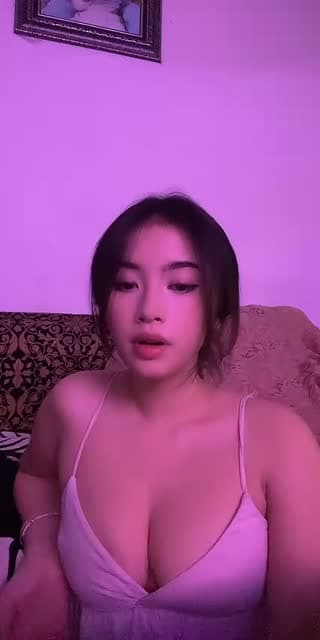 @sarahsyesha_ TikTok live stream
