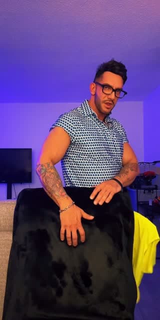 @johnny.big.muscle TikTok live stream
